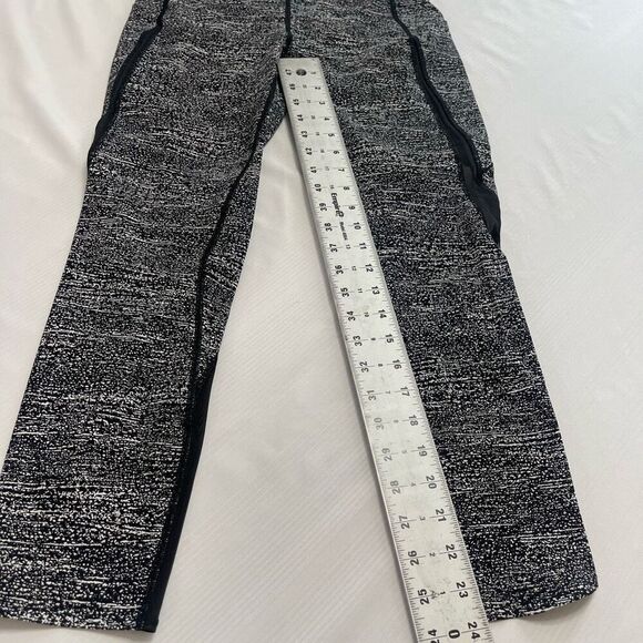 Lululemon Leggings Women’s Pace Perfect 7/8 Black/White Compression Running Sz 8 - Picture 6 of 9